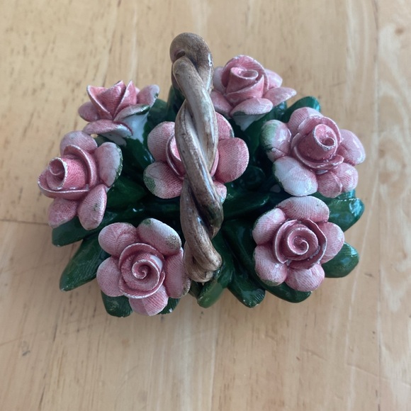 Vintage signed Nuova Capodimonte basket with flowers. From Italy. - Picture 3 of 5